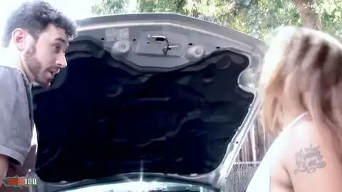 Leilani Li und James Deen in einer harten Szene – Der brünette Teenager stellt sich der Legende! photo 02