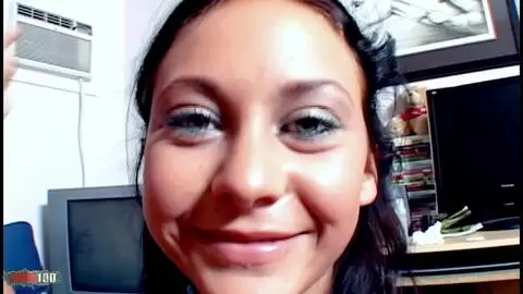Dunkle, zierliche Rachel Milan nimmt Alex Gonz' großen Schwanz mit Gesichtsbesamung. photo 7