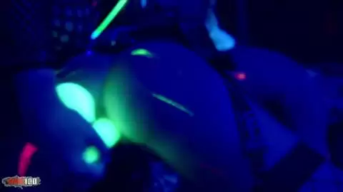 Tiffany Sweet und Carmel Moore in einer sehr heißen und sexy Lesbenszene photo 13