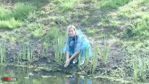 Die blonde Sexbombe Deniska nimmt es in einem Hardcore-Dreier mit den beiden maskierten Hengsten Sean und Nigel McKenna auf photo 01