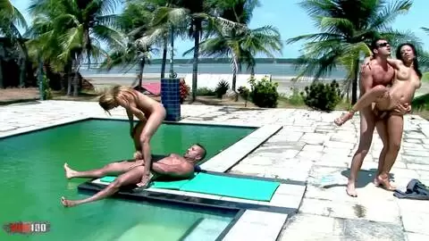 Brutzelnder Vierer am Pool mit Ariel, Reda, James und Drruna photo 04