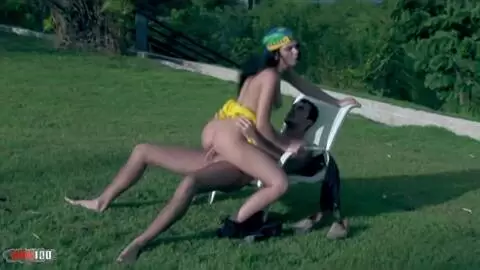 Roxy Panther: Hot Fuck auf Rasen mit Ejakulation photo 06