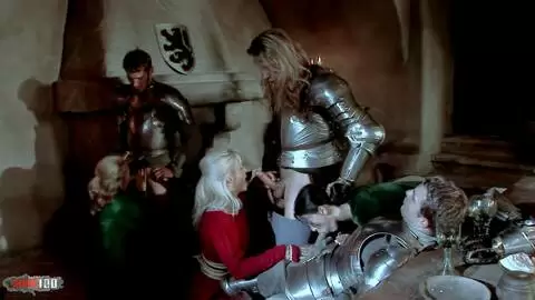 Das mittelalterliche Bankett verwandelt sich in eine Analorgie mit wilder Doppelpenetration photo 01