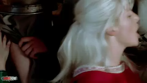 Das mittelalterliche Bankett verwandelt sich in eine Analorgie mit wilder Doppelpenetration photo 02