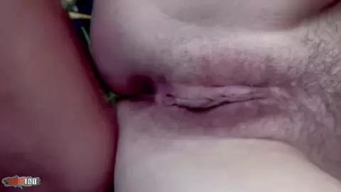 Doppelte Penetration mit der schönen Brünetten Petra Stingrey im Wald photo 10