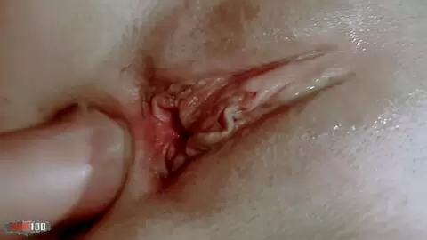 Mittelalterlicher Dreier in rustikaler Hütte: Die brünette Kellnerin Lilly Ramon wird von Joe Monti und Lauro Giotto doppelt penetriert photo 06