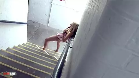 Carmel Moore Kurvige Blondine in Spy-Cam-Aufnahme - Hardcore-Dreier photo 4