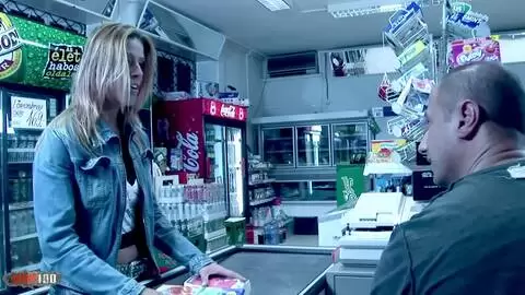 Babe Plantureuse Priscilla Baisée Fort dans un Supermarché par une Grosse Queue photo 01