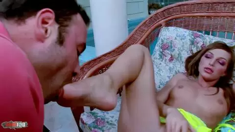 Lucy und Jennifer Love treten in einem wilden Anal-Vierer gegen Greg und Roly an photo 02