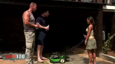 Doppelpenetration im Freien mit einer perfekten asiatischen Schlampe photo 01