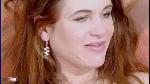 Französische Amateur Valerie im Anal Dreier photo 16