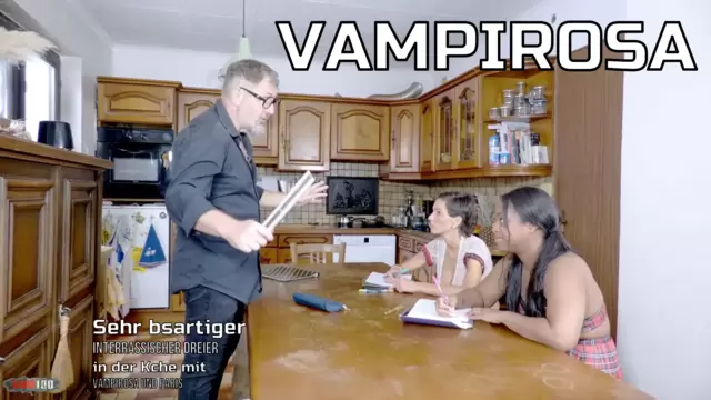 Sehr bösartiger interrassischer Dreier in der Küche mit Vampirosa und Paris