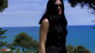 Vania rodriguez strippt im fre