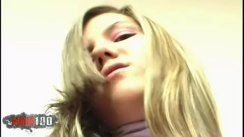 Das heiße spanische Teen Yaiza del Mar zeigt dir ihre junge Muschi photo 01