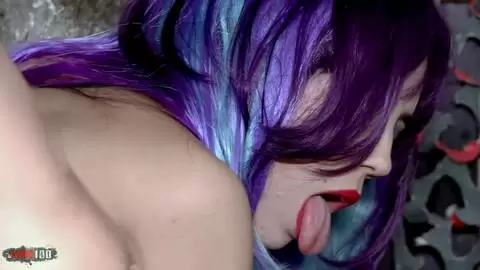 Yasmin Daferro wird von einem Mönch umgeworfen und pisst auf ihn photo 12