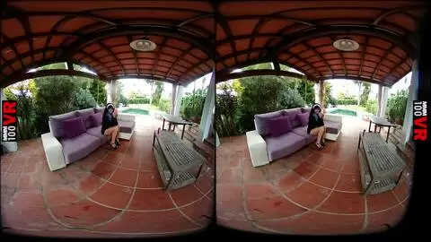 Video VR 3d mit Yasmin Daferro, die in Nonnenuniform mit einem Dildo spielt