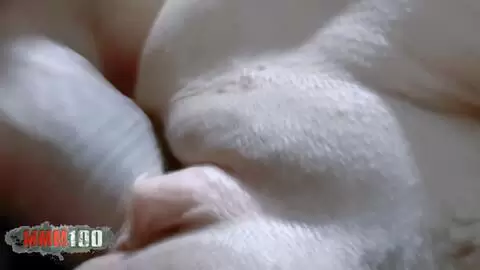 Yosune, eine spektakuläre vollbusige spanische MILF, fickt ihren Freund auf der Couch photo 10