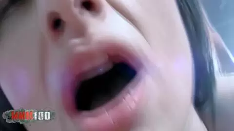 Yosune, eine spektakuläre vollbusige spanische MILF, fickt ihren Freund auf der Couch photo 14